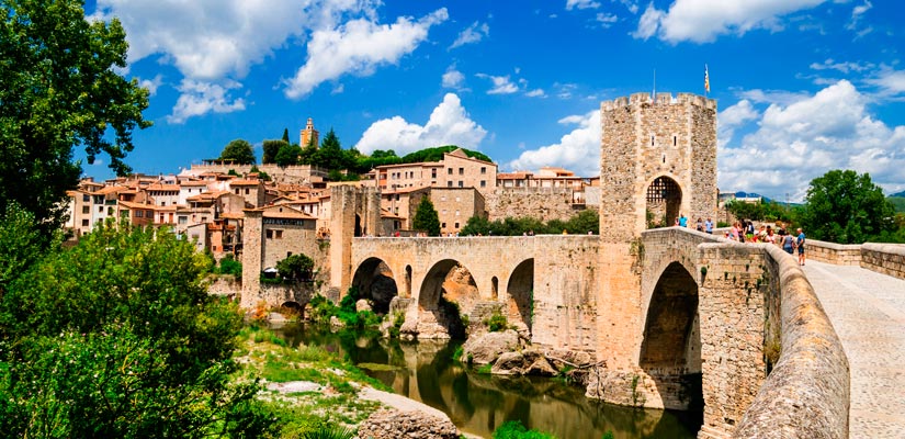 Pueblos medievales más bonitos de España besalu