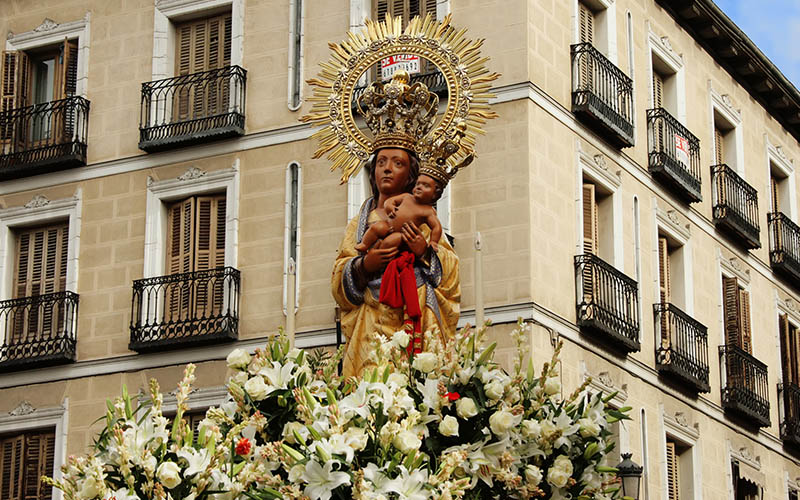 Paso de la Virgen de la Almudena