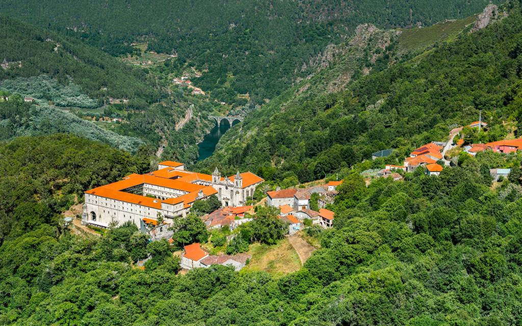 Monasterio y pueblo de Santo Estevo, en la provincia de Ourense