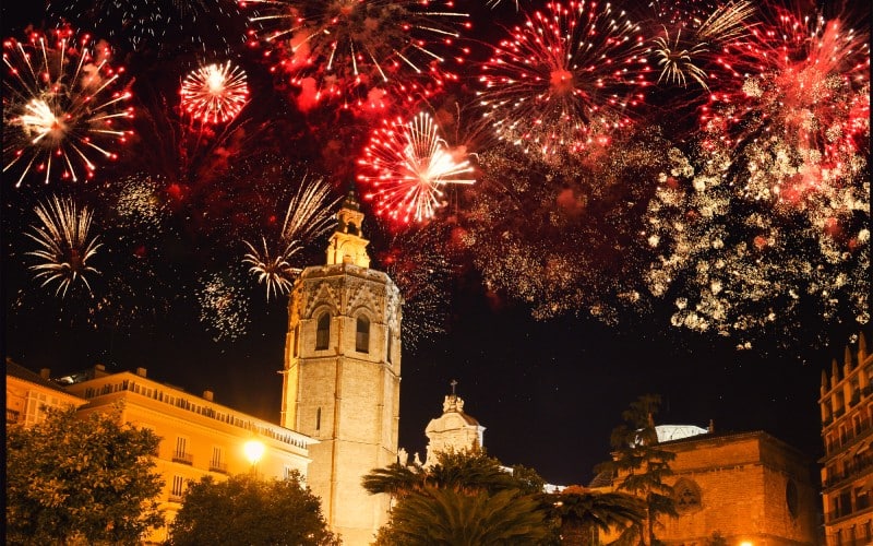 La Nochevieja, en la foto en Valencia, siempre se ha celebrado por todo lo alto