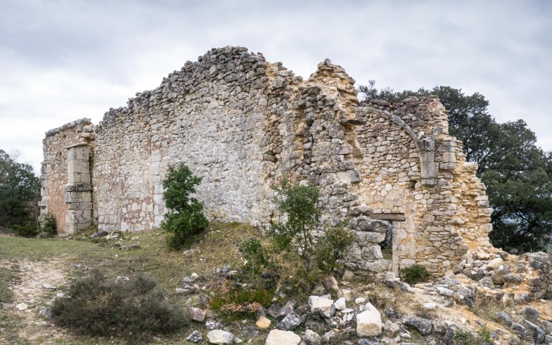 Ochate aún conserva los restos de casas antaño habitadas