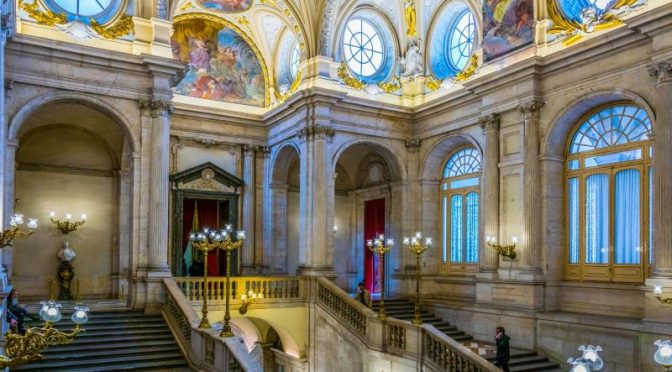 Escaleras en el interior del Palacio Real de Madrid
