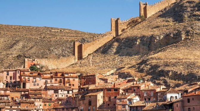 Panorámica pueblos medievales más bonitos de España Albarracín