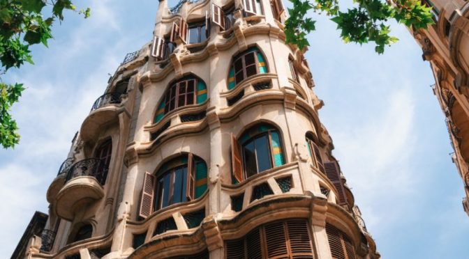 Edificios que parecen de Gaudí pero no
