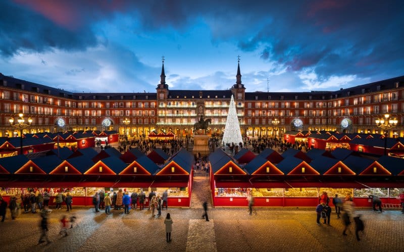 Mercadillo de Navidad en la Plaza Mayor, uno de los mejores planes de Navidad en Madrid