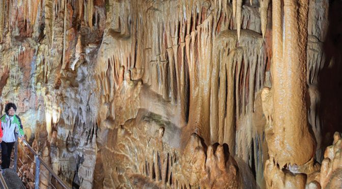 cuevas de Ortigosa, Las cuevas de Ortigosa: caminando entre estalactitas, estalagmitas y columnas gigantes