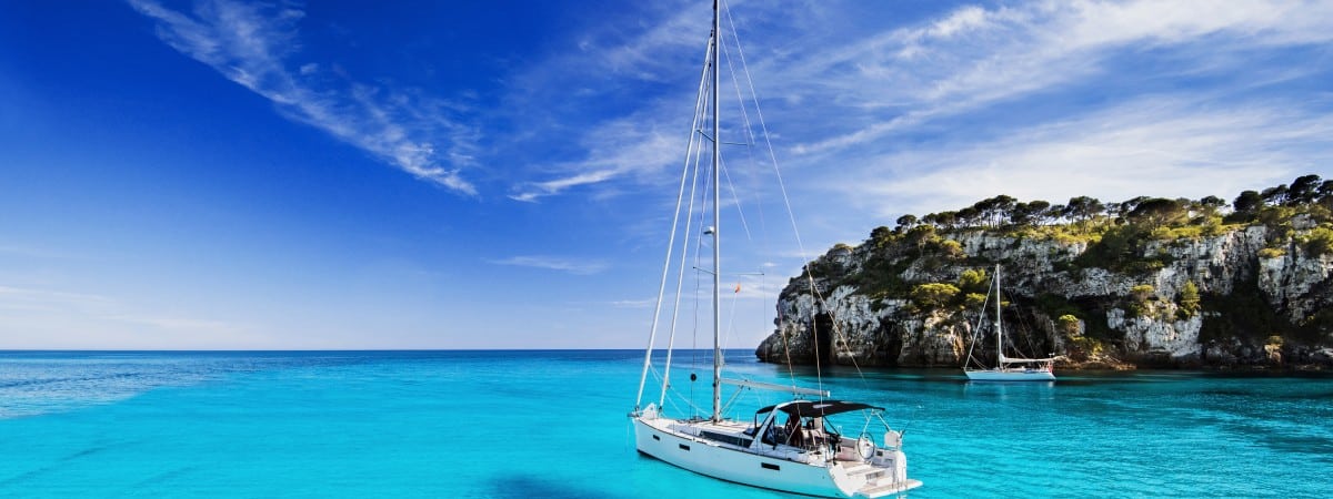 El alquiler de un velero en Menorca y sus múltiples posibilidades