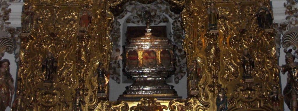 Detalle de la urna de la capilla barroca de los mártires