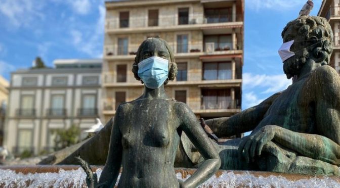 mascarillas estatuas, Valencia pone mascarillas a sus estatuas para concienciar a la ciudadanía sobre su uso