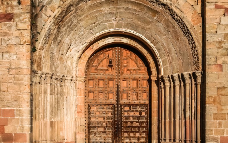 Puerta de entrada a la Sacristía de las Cabezas