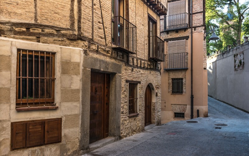 Típica calle de la aljama de Segovia