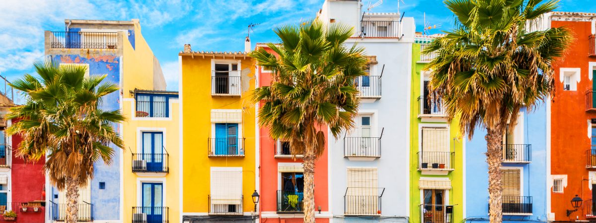 Villajoyosa, El &#8216;pueblo del chocolate&#8217; con preciosas casas de colores