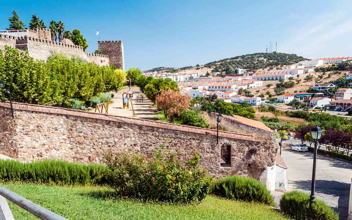 En Jerez de los Caballeros encontramos uno de los castillos templarios más bellos de España