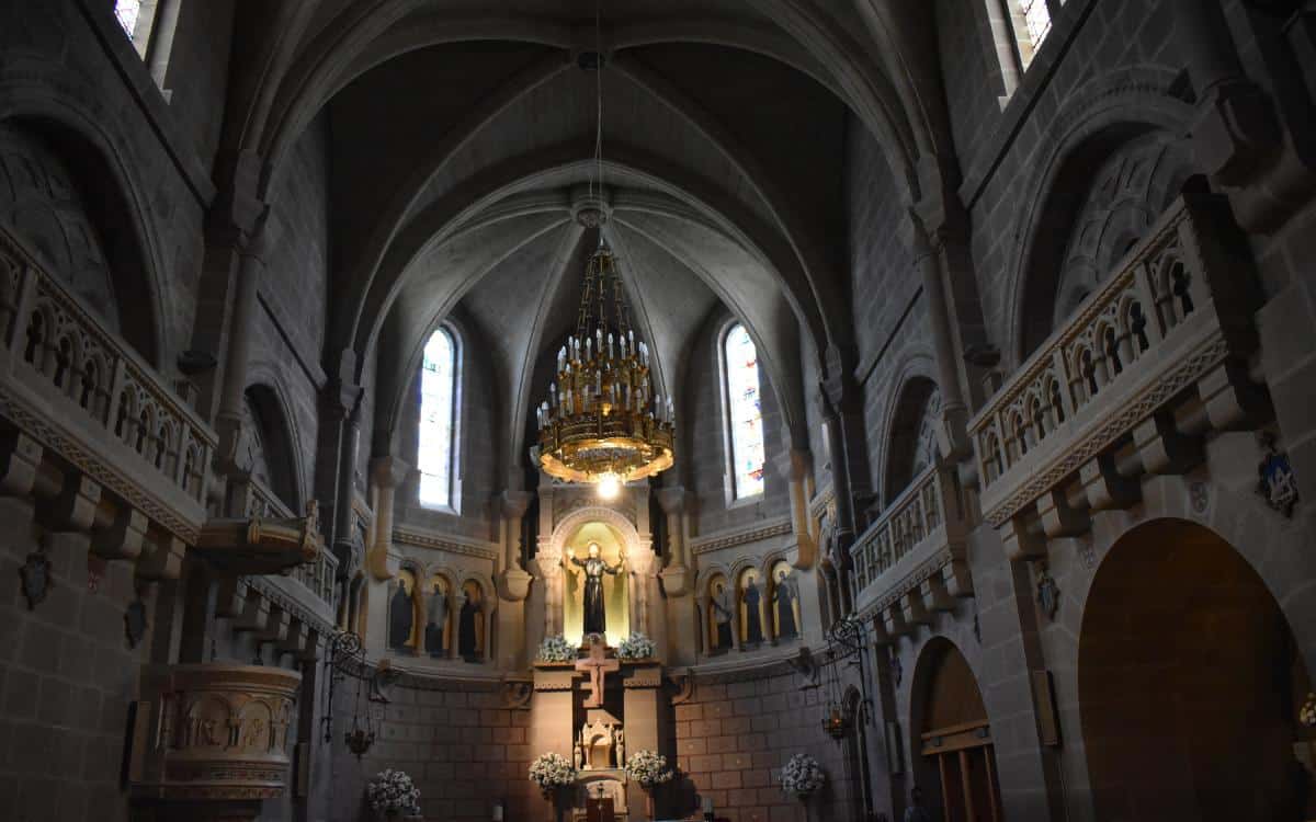 Interior de la basílica