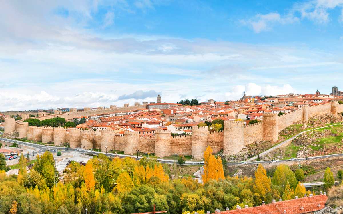 Panorámica de Ávila y sus murallas