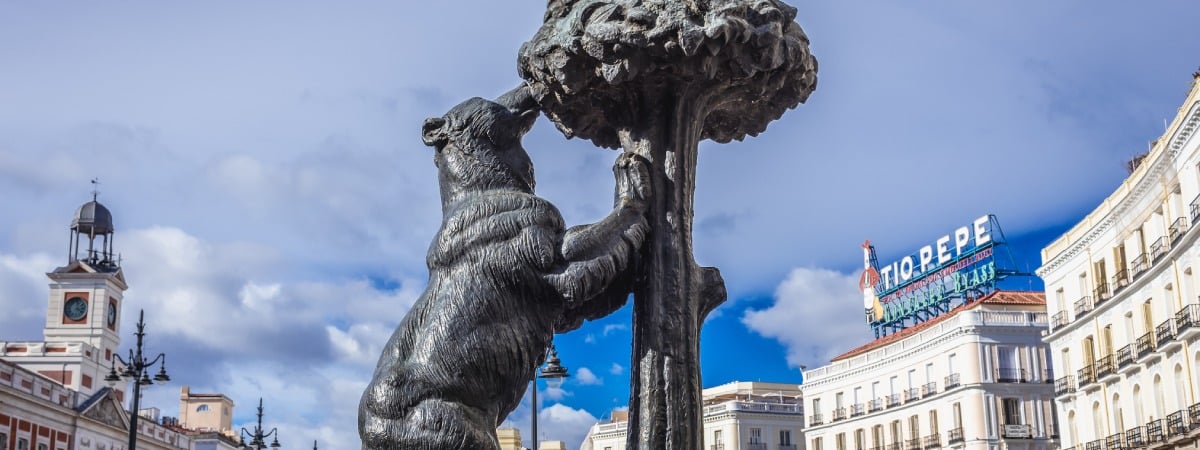 El oso y el madroño, La estatua más emblemática de Madrid: ¿un oso o una osa?