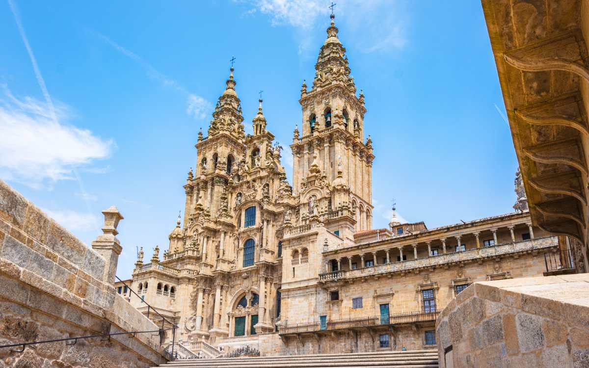 El monumento más emblemático de cada capital de España Shutterstock_2203915515-1