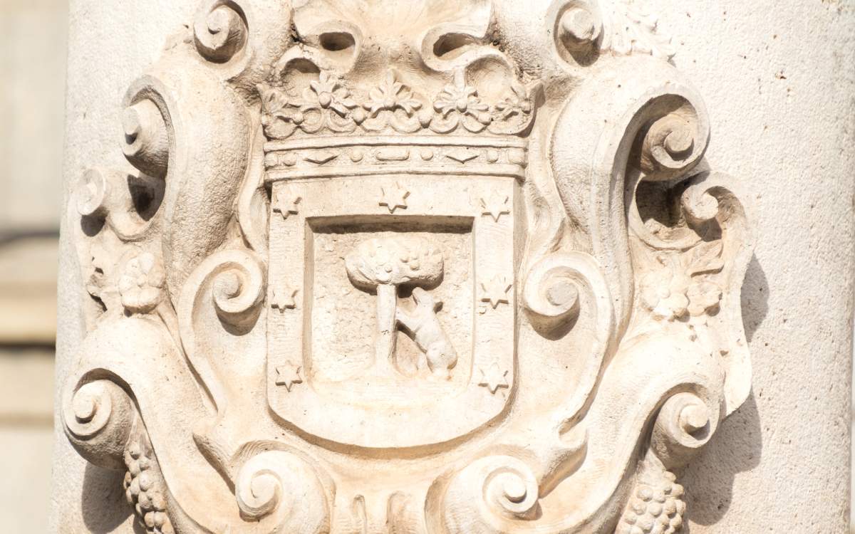 Talla del escudo de Madrid