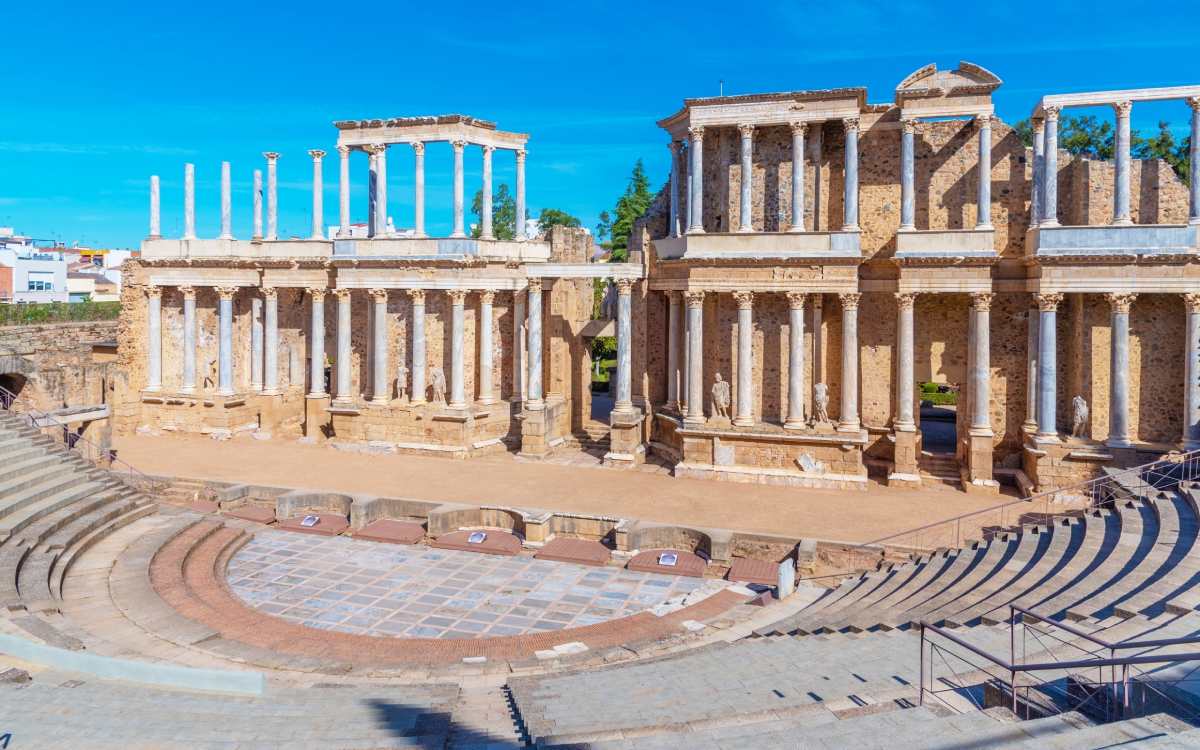 El monumento más emblemático de cada capital de España Shutterstock_2261630719-1