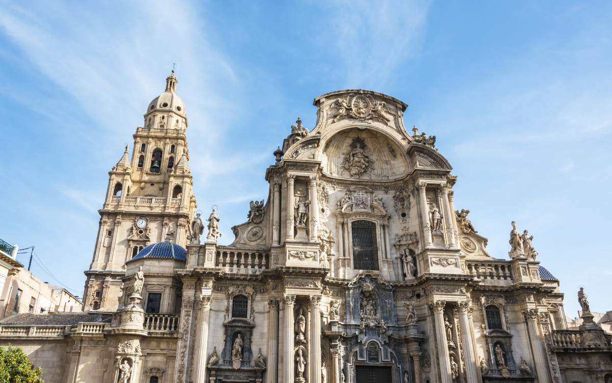 El monumento más emblemático de cada capital de España Shutterstock_563709460-1