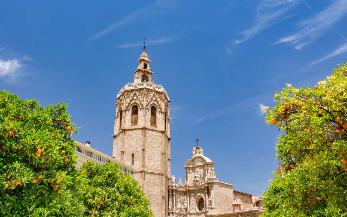 El monumento más emblemático de cada capital de España - Página 2 Shutterstock_650718655-1