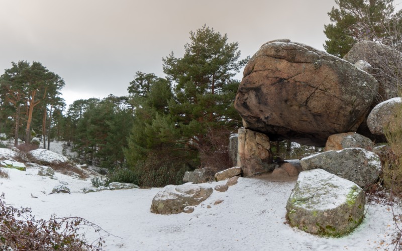 Cueva del Monje bajo un manto de nieve