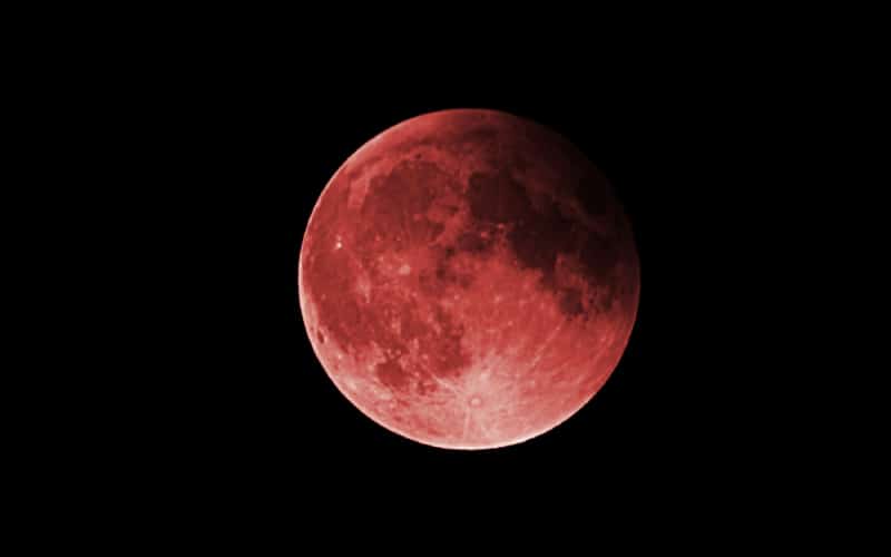 Una luna roja