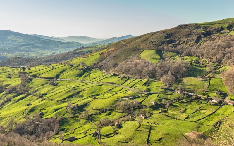 Los impresionantes Valles Pasiegos, en Cantabria